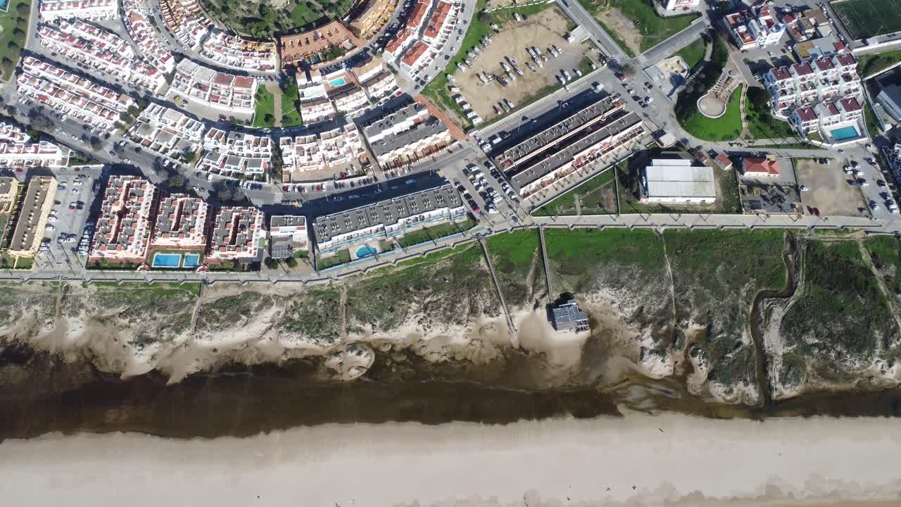 위에서 본 타리파 마을과 해변, 완벽한 백사장, 드론샷