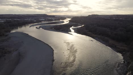 Yellowstone-River-In-Billings,-Montana-Im-Trockenen-Winter,-Luftaufnahme