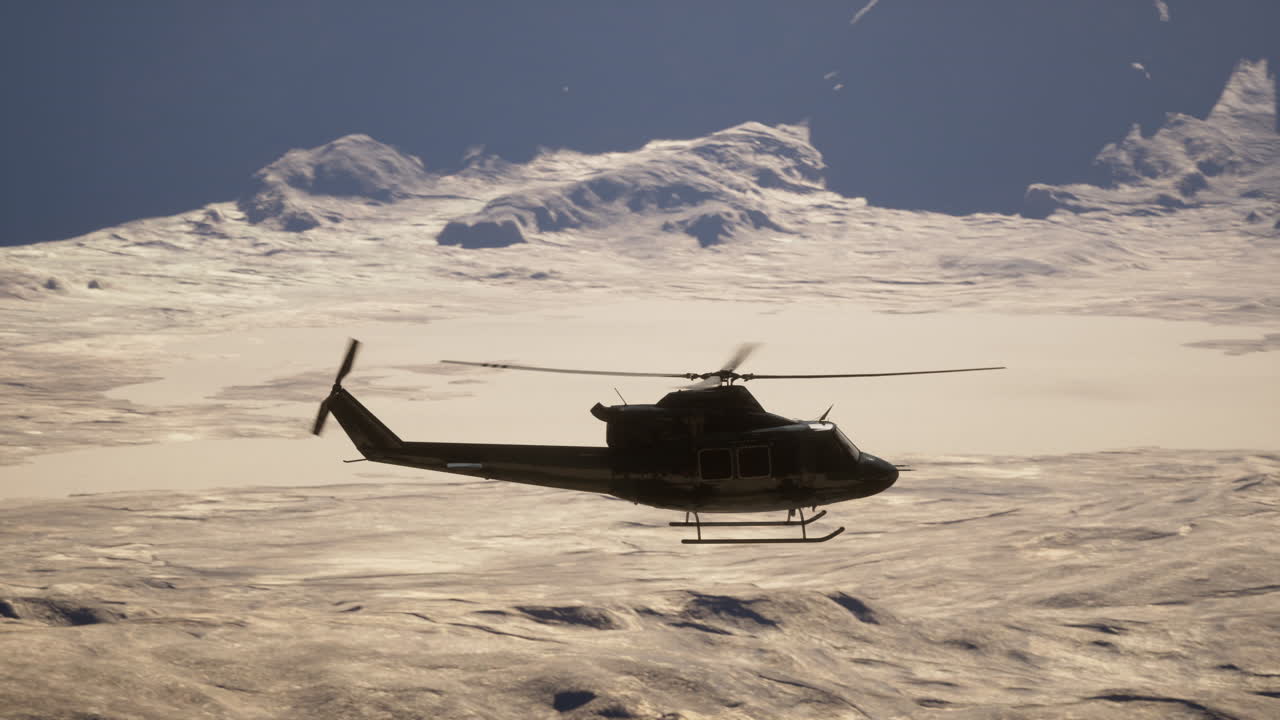 사막 산 위 를 날아다니는 헬리터