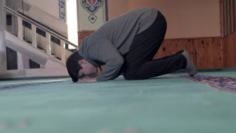 muslim man prostrating in mosque