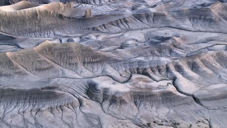 Majestuoso-Desierto-De-Utah,-Vuelo-Aéreo-Sobre-La-Campiña-Rural-De-Montaña