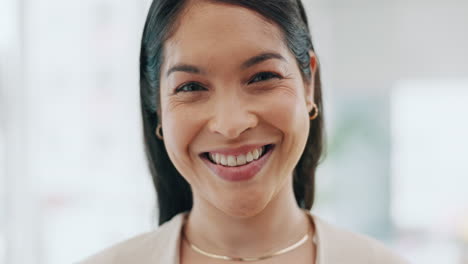 Portrait-of-happy-woman,-smile-in-office