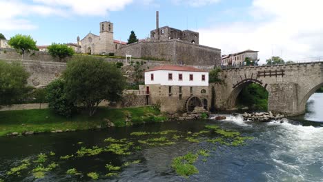 antiguo molino de agua en barcelos. portugal