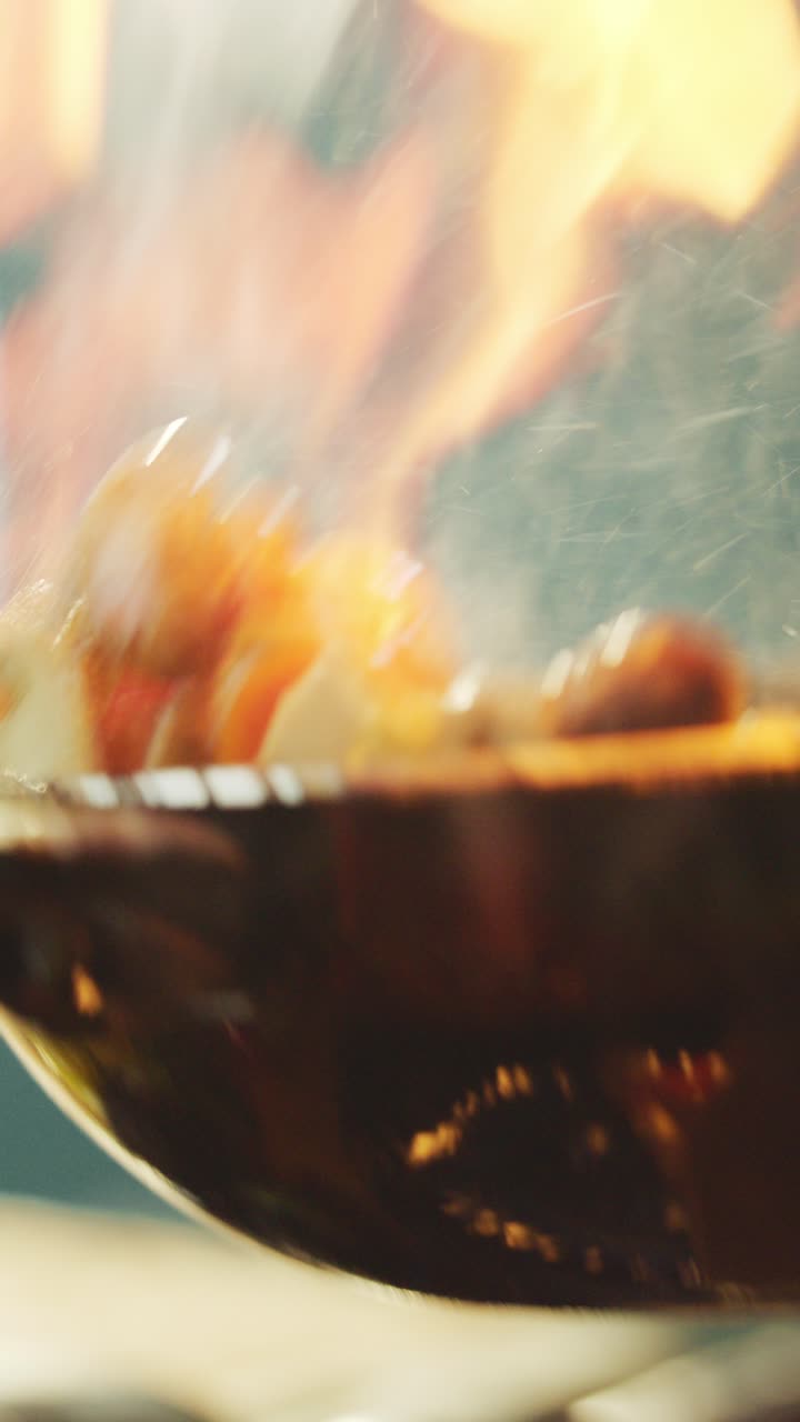 cocinar verduras con fuego