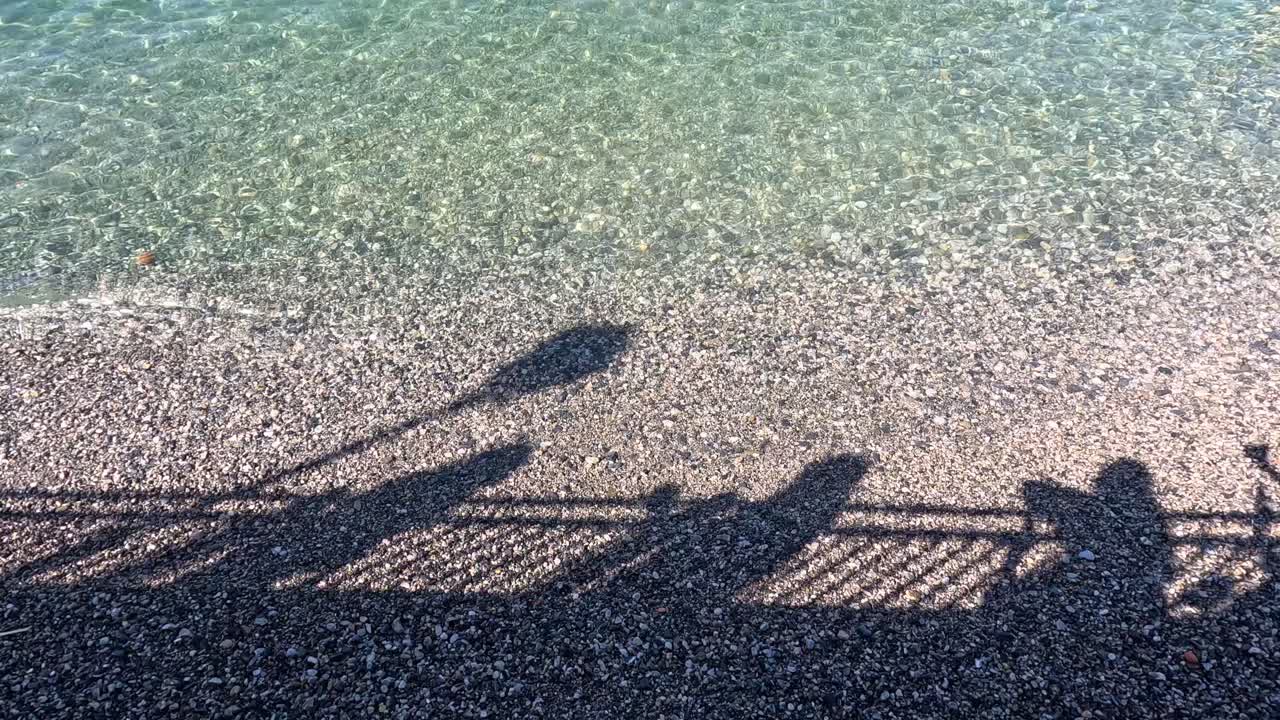 코모 호수 고 있는 사람들의 그림자