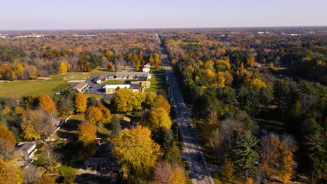 Autumn-with-gorgeous-changing-colors-in-Muskegon,-MI