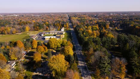otoño con hermosos colores cambiantes en muskegon, mi