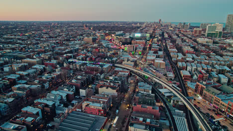 Tren-De-Vacaciones-De-Chicago-Cta-En-La-Estación-De-Southport-Hacia-La-Estación-De-Wellinton