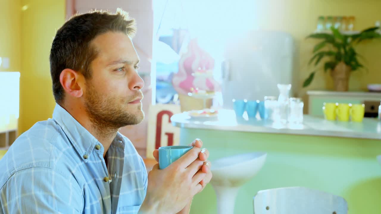 Man having coffee in caf&Atilde;&copy; 4k