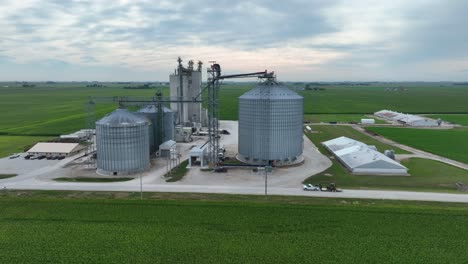 Grain-elevator-in-Midwest-USA