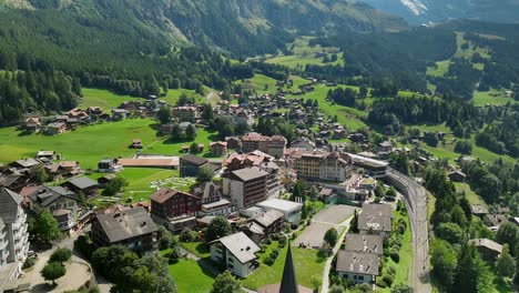 Luftsichtung-Und-Anflug-über-Wengen,-Schweiz