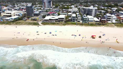 Sommerszene-An-Einem-Sandstrand---Palm-Beach-An-Der-Goldküste,-Qld,-Australien---Luftdrohne