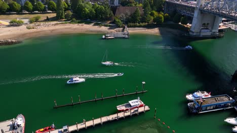 Marine-Vessels-On-False-Creek-Near-Burrard-Street-Bridge-With-View-Of-Vancouver-Skyline-In-British-Columbia,-Canada