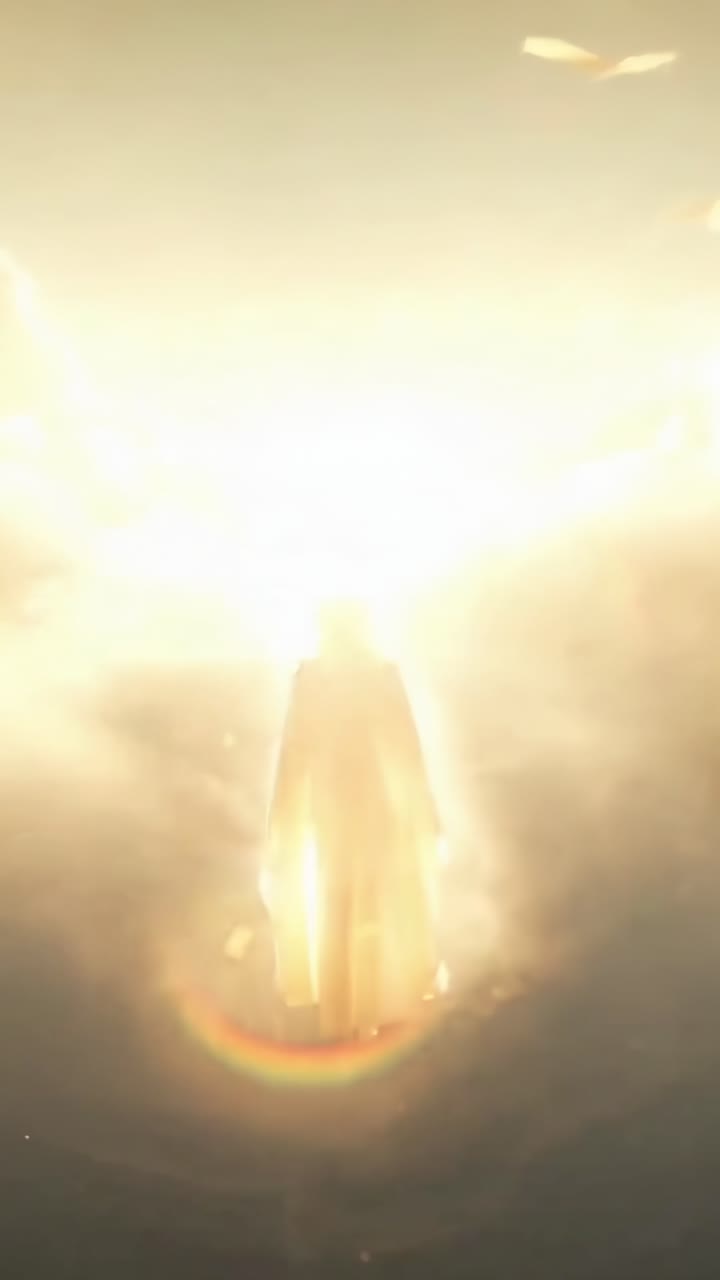 Vista aerea di una figura ammantata che cammina sulle nuvole verso il sole, evocando un video sereno