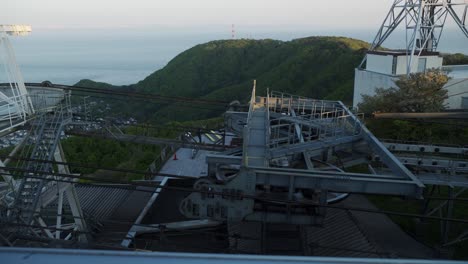 Mecanismo-De-Teleférico-Que-Muestra-Las-Ruedas-Giratorias-De-La-Polea-De-Cuerda-En-El-Monte-Hakodate