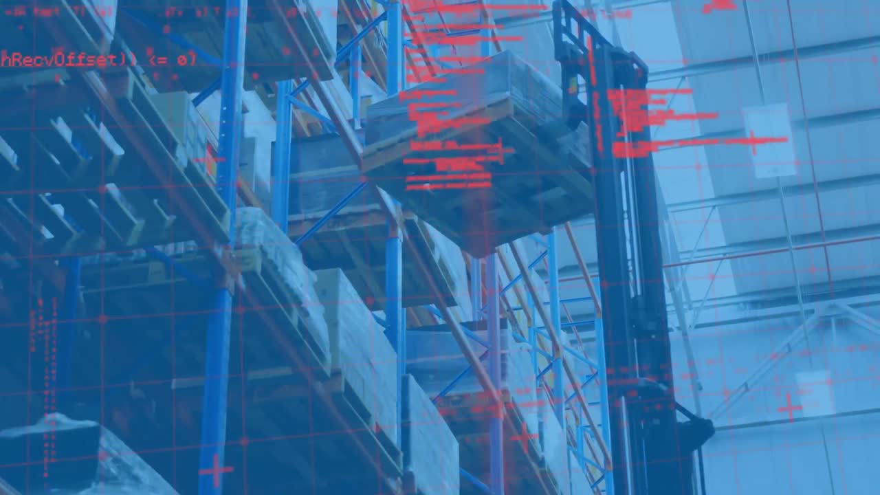 procesamiento de datos a través de la red de red contra el cargador de carretillas elevadoras en el almacén