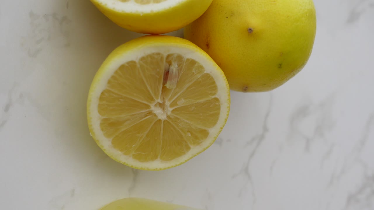 Lemonade and Lemon Slices