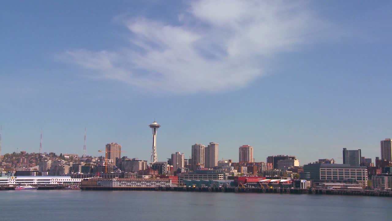 시애틀 워싱턴 근처 항구를 건너는 페리 보트에서 샷