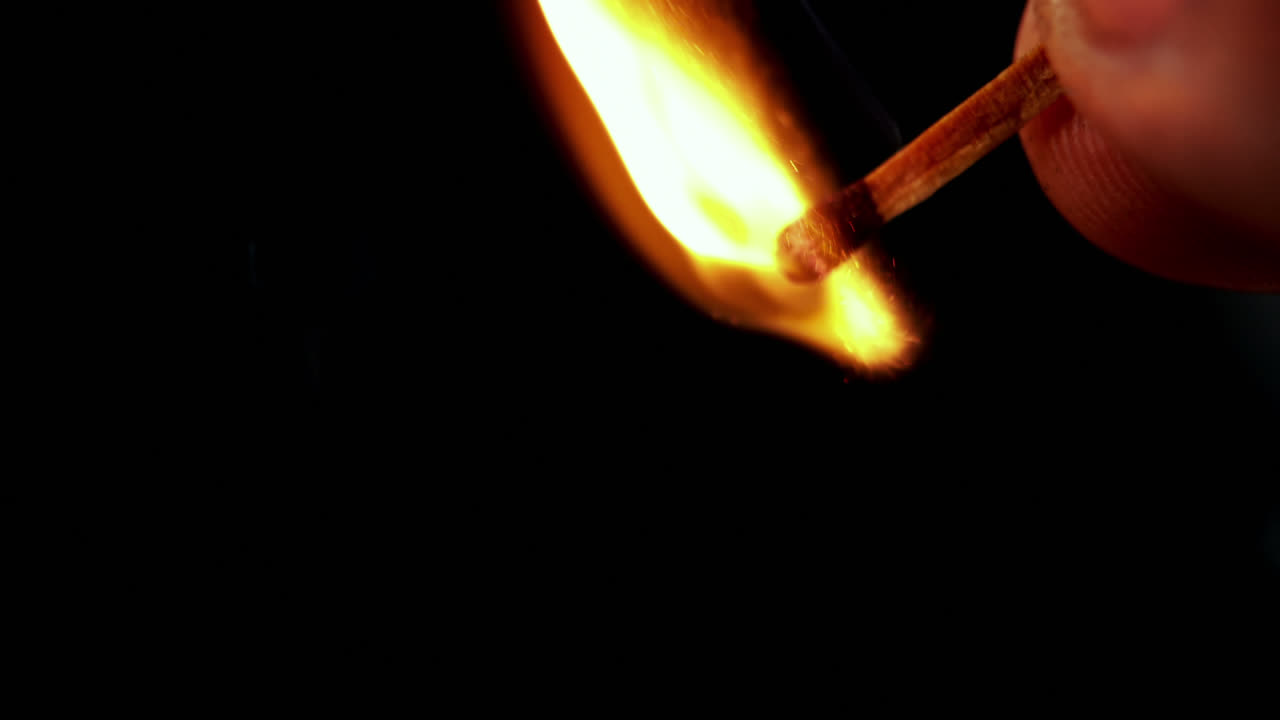 검은 바탕에 맞춰진  ⁇ 불 조명