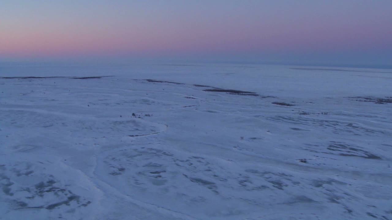 аэрофотосъемка над замерзшим арктическим регионом гудзонского залива канады на закате или восходе солнца 1