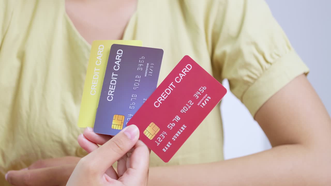 Discover effective credit card tips for safe online shopping and managing finances wisely