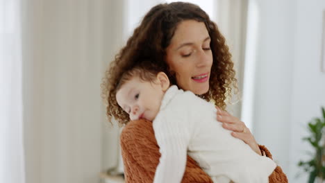 liebe, unterstützung und mutter mit neugeborenen für trost