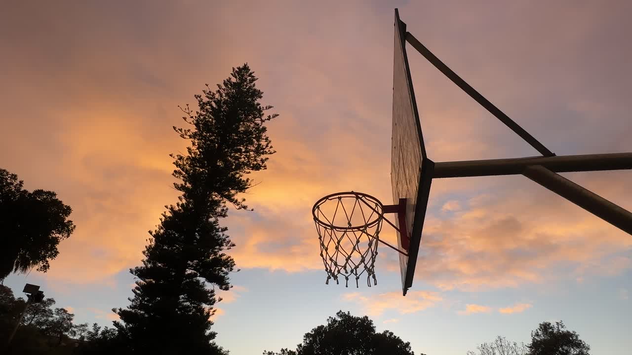 농구  드림스 레거시 백보드 사이드 와이드 글 오렌지 해가 지는 소나무 퍼스, 서부 오스트레일리아