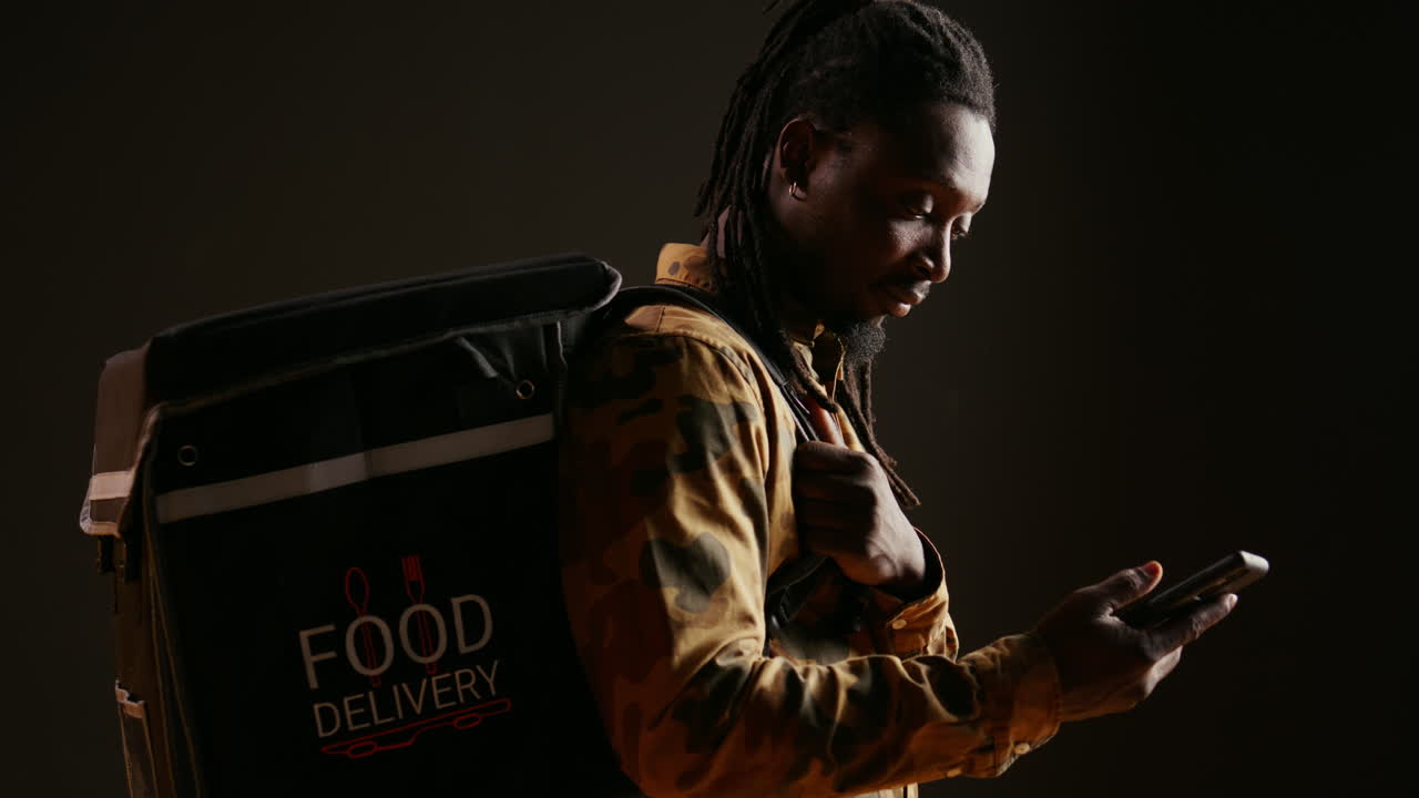 Deliveryman bringing fast food order to customer