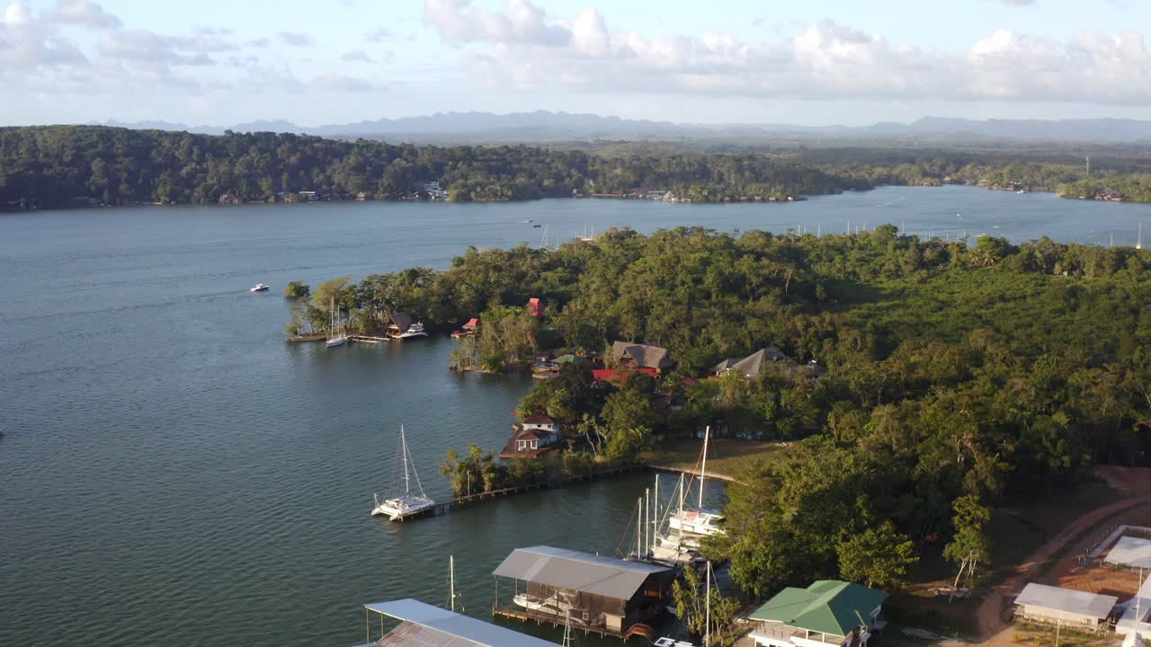 la costa sudamericana ofrece belleza y diversidad ecológica.