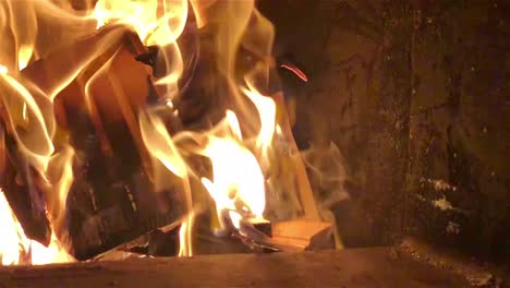 Closeup-of-fire-in-wood-stove