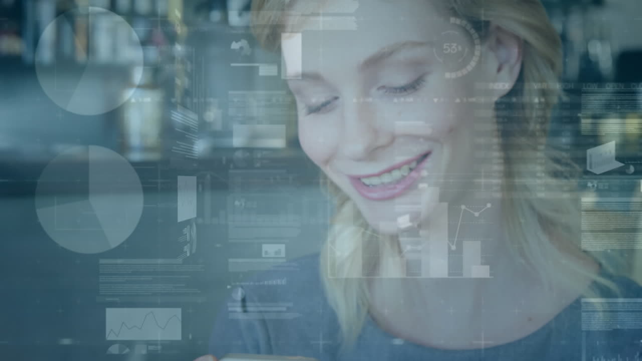 Animazione dell'elaborazione di dati finanziari su una donna caucasica che utilizza uno smartphone