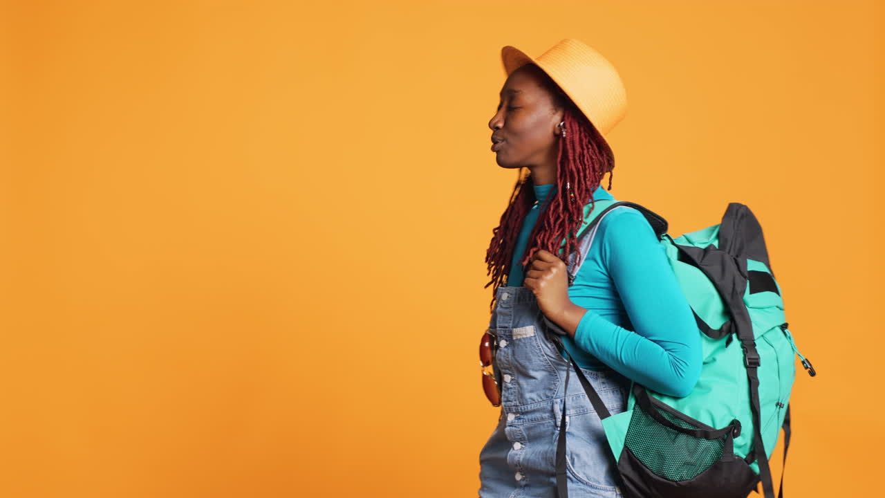 Exctied person doing sightseeing on cityscape