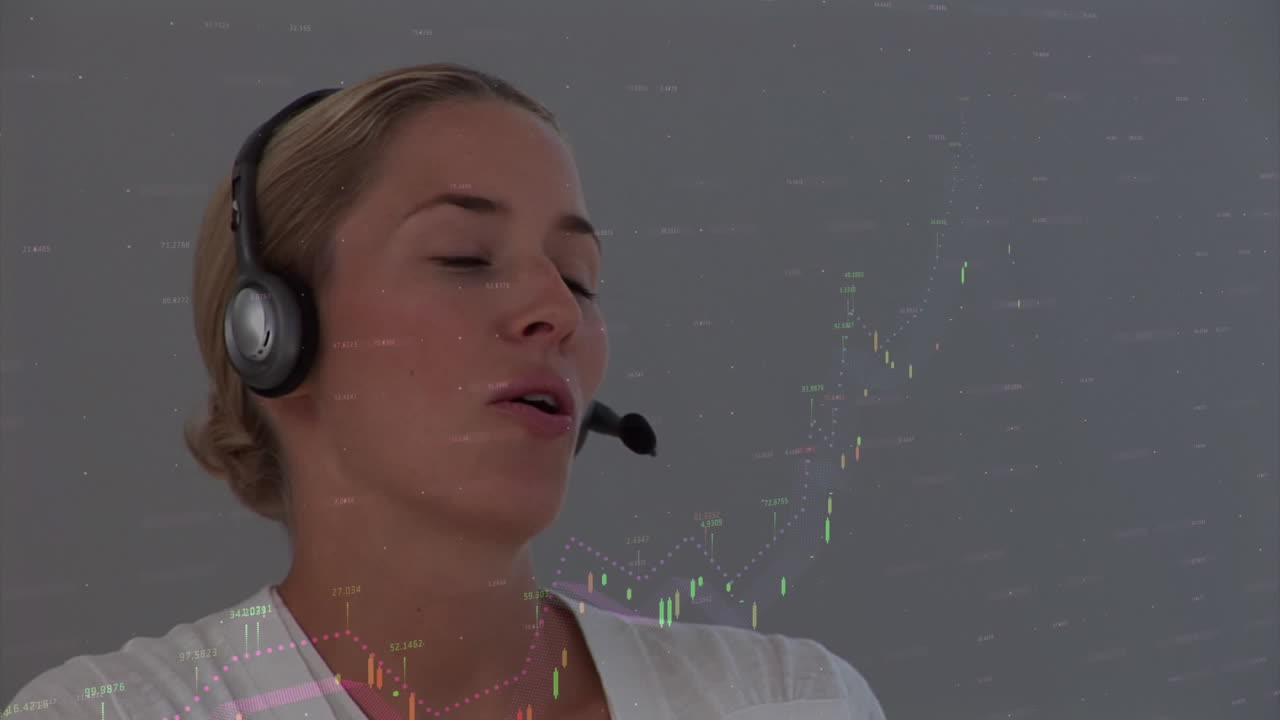 휴대폰 헤드 ⁇ 을 착용한 사업가 여성에 대한 통계 및 데이터 처리 애니메이션
