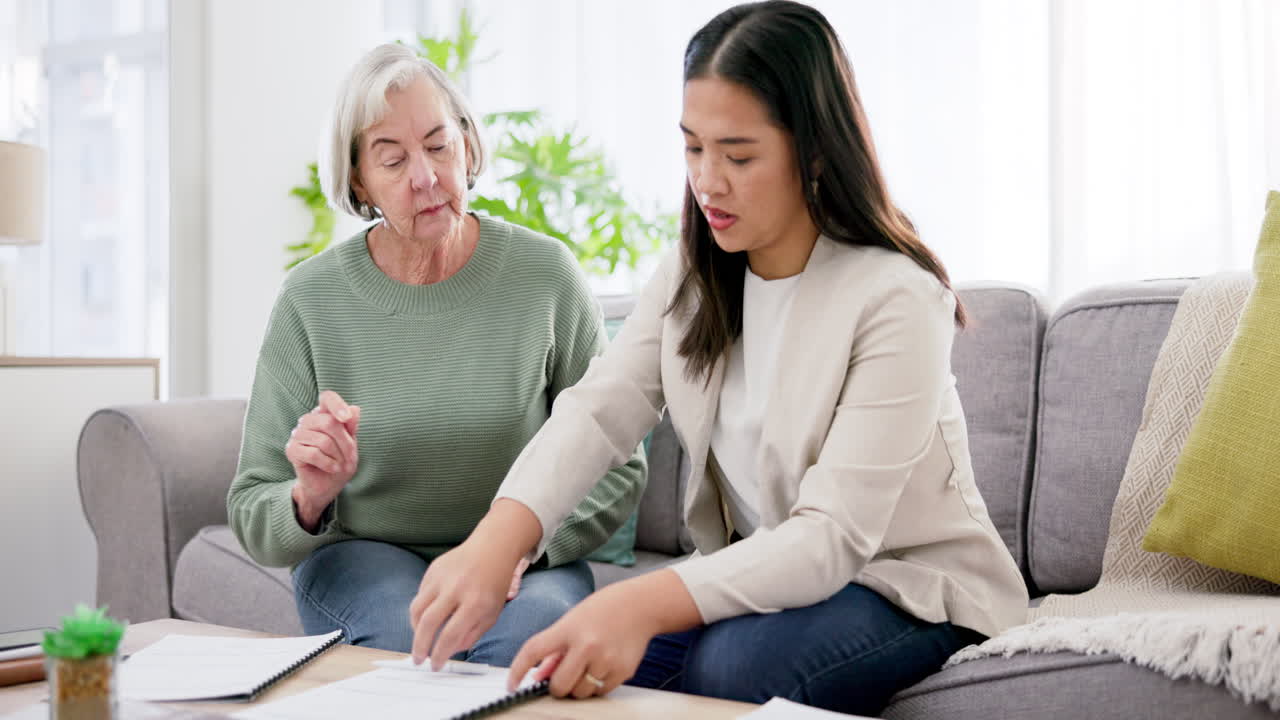 서명, 여성 및 재무 담당 고위