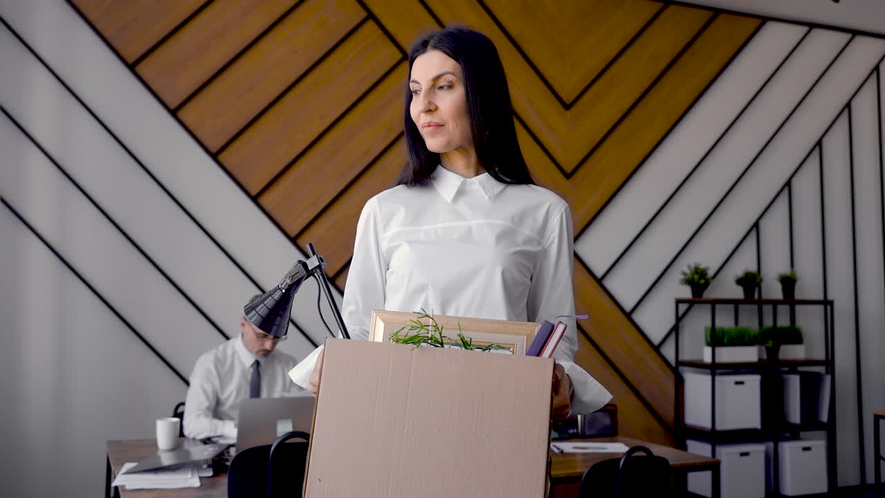 женщина уволилась с работы