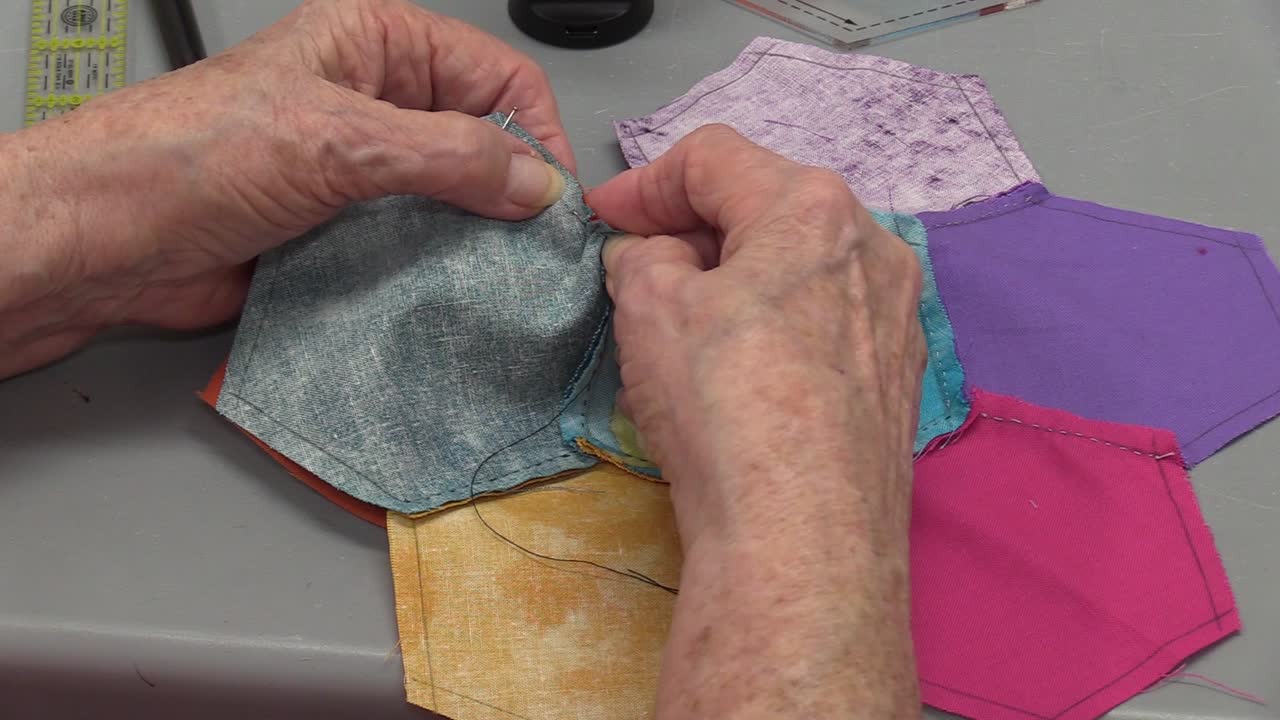 patrón hexagonal de tela de costura de mujer