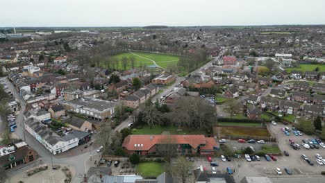 Haverhill-Suffolk-Großbritannien-Aufsteigende-Drohne,-Luftaufnahme,-4K-Aufnahmen