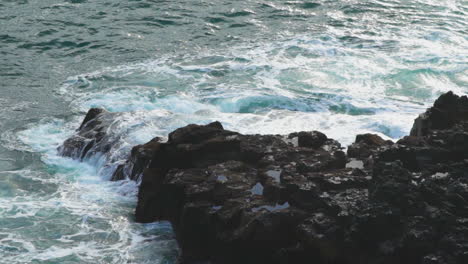 Waves-crash-onto-black-rocks-in-Iceland-in-slow-motion
