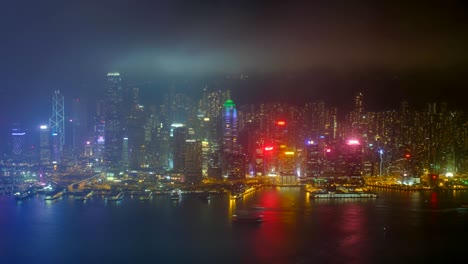 el lapso de tiempo aéreo del horizonte iluminado de hong kong. hong kong, china