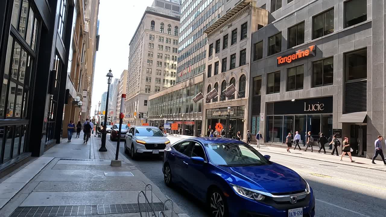 바쁜 도시 거리 장면