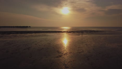 Toma-De-Drones-De-La-Playa-De-Bagan-Lalang-Al-Atardecer