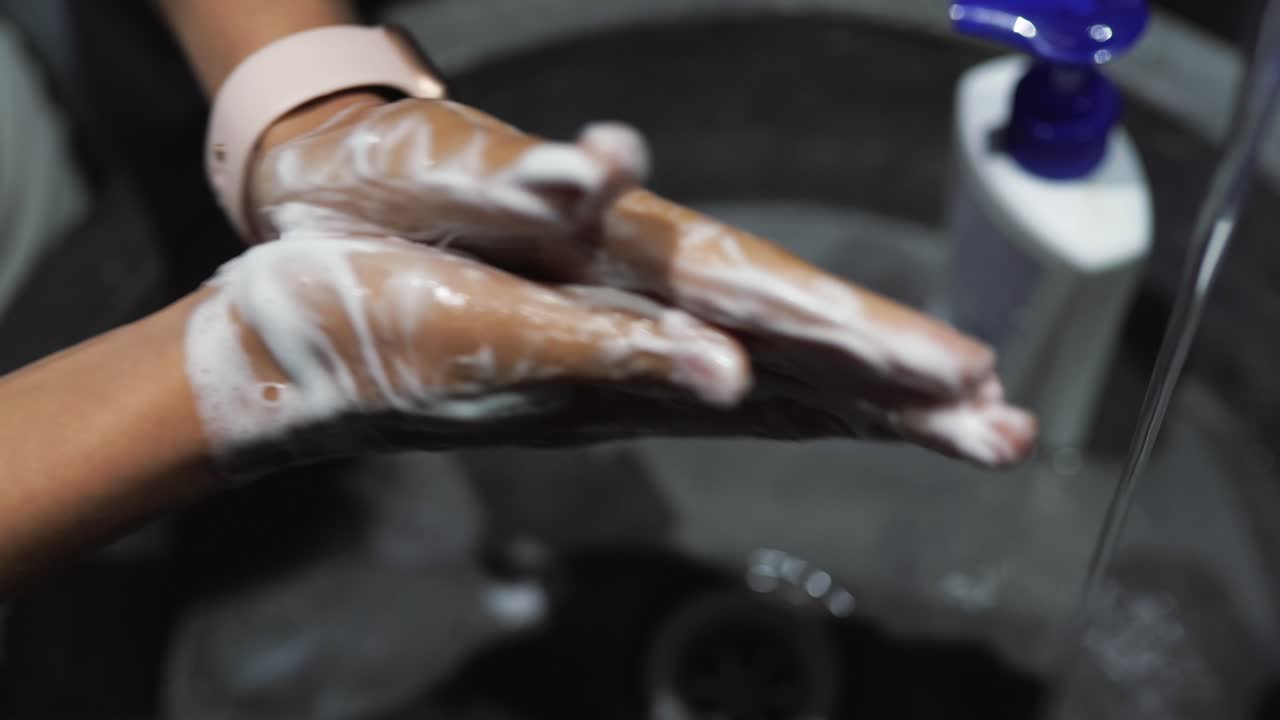 lavarse las manos con jabón