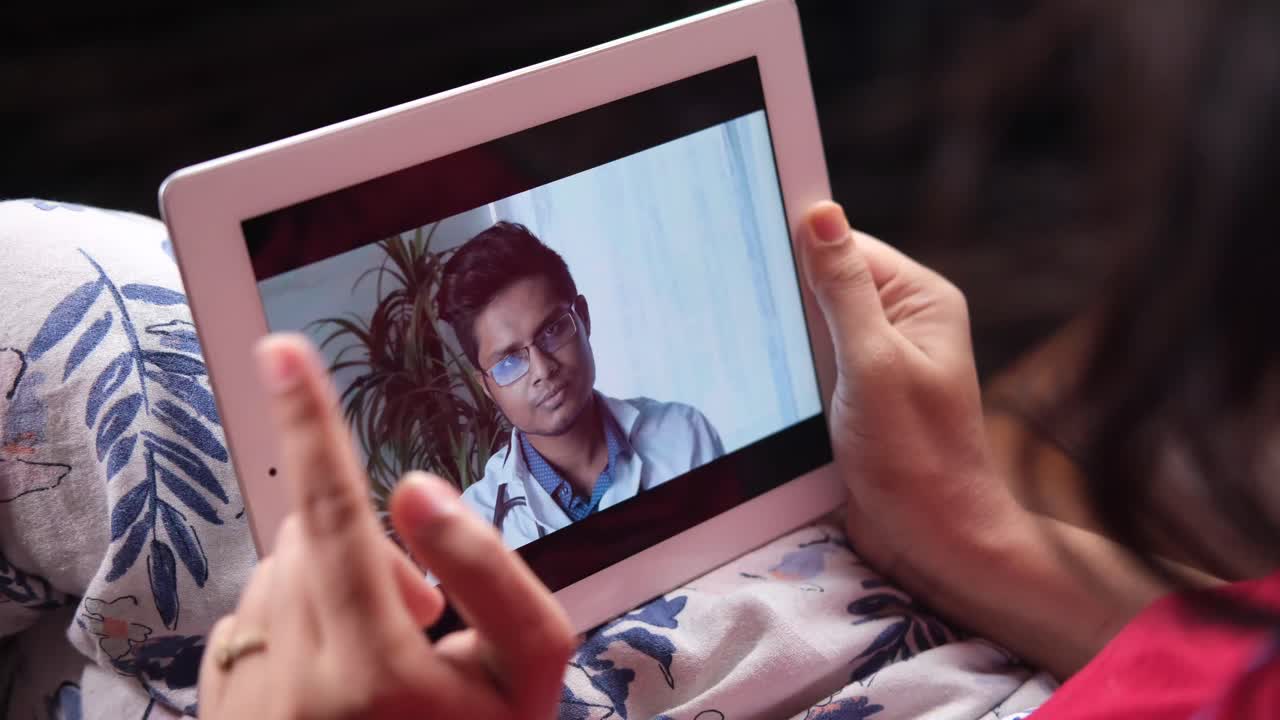 cita virtual con el médico en la tableta