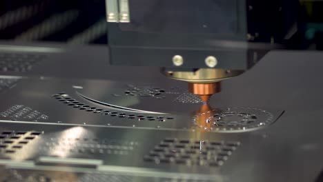 CNC-Laserschneiden-Von-Metall,-Moderne-Industrietechnologie.