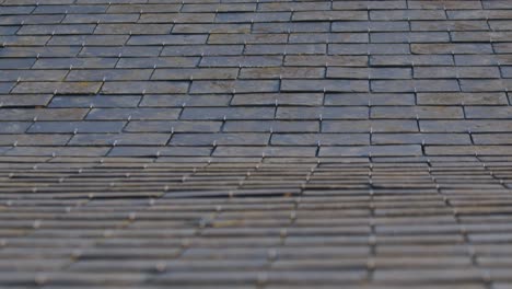 tejas de techo entrelazadas de la casa residencial