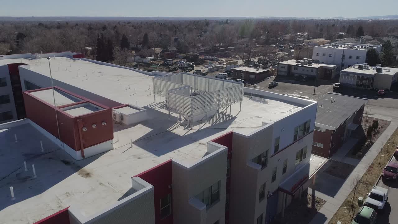 área urbana cerca de west colfax en denver vuelo de drones en enero de 2021