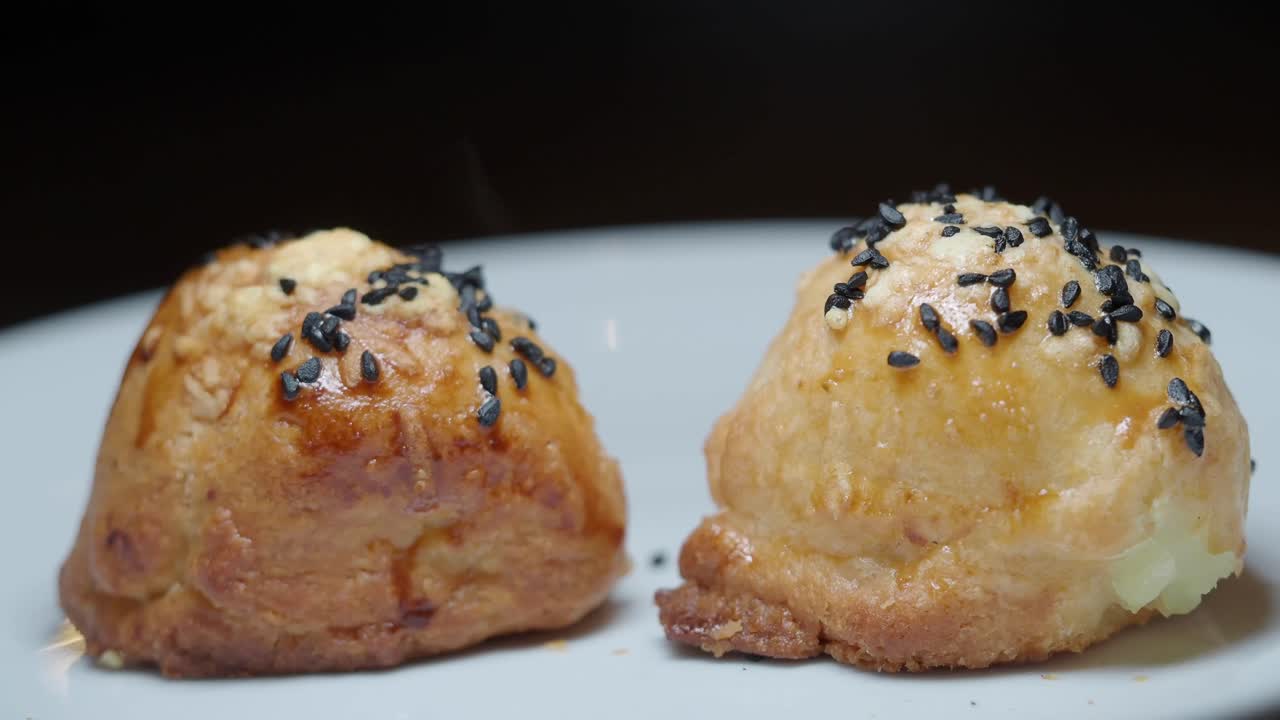 Pasticcini con semi di sesamo