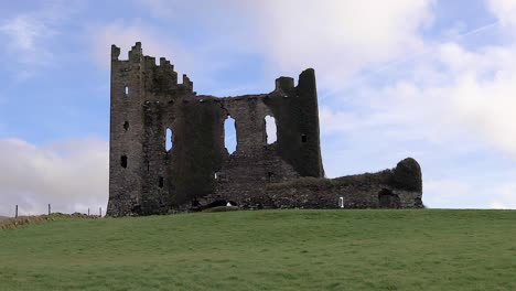 castillo abandonado irlandés en 4k
