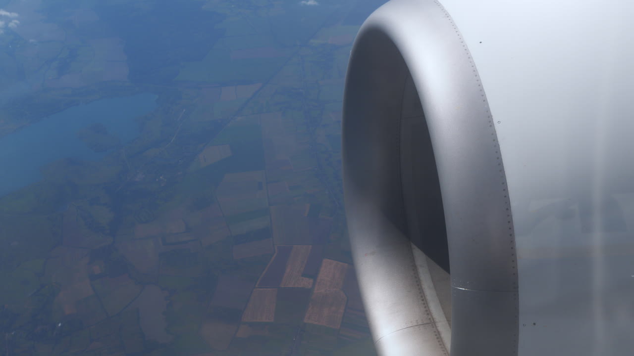 위 에서 풍경 을 보는 비행기