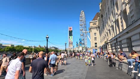 people strolling near the london eye